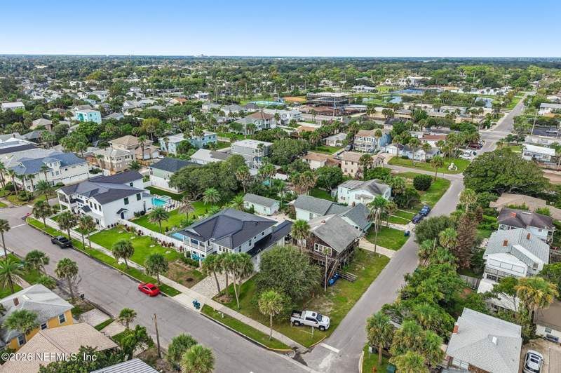 4 bedroom Single Family Residence at 201 Bay Street, Neptune R/p, Neptune Beach — photo 2