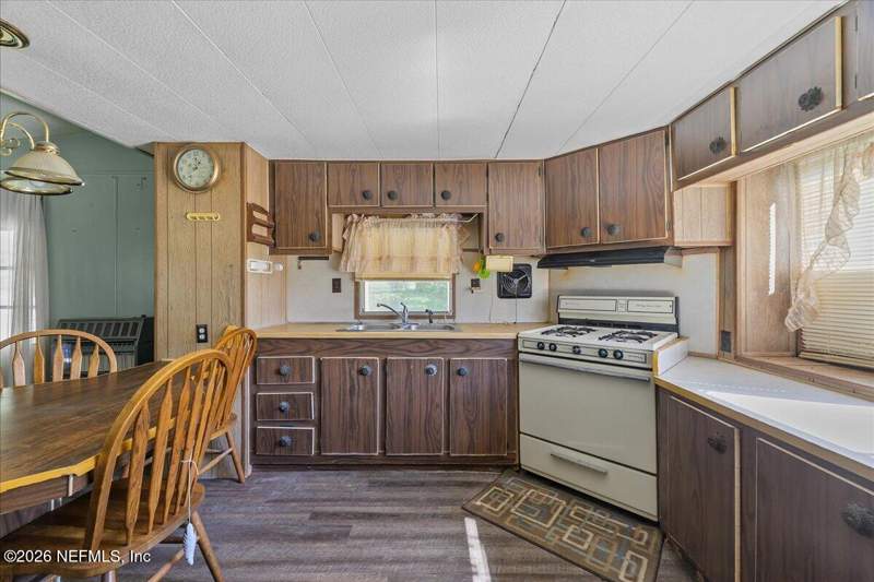 2 bedroom Mobile Home at 216 Ash Street, Lak-a-wana Lk Garden, Hawthorne — photo 3