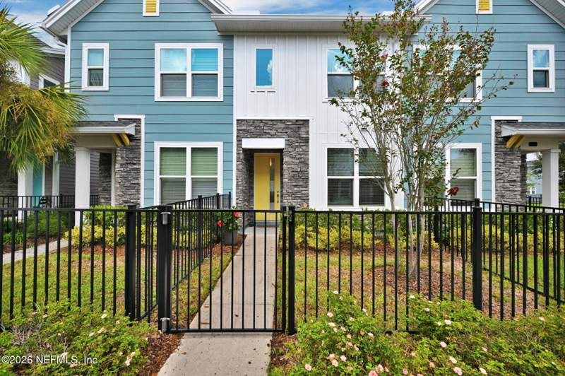 2 bedroom Townhouse at 11114 Binary Court, Kettering at eTown, Jacksonville — photo 2