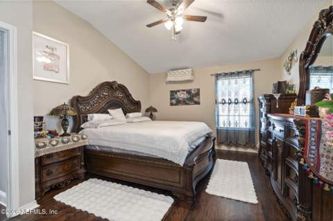 7705 Vandalay Drive, Jacksonville FL - photo 9 of 14