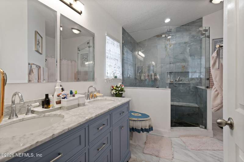 4 bedroom Single Family Residence at 7705 Vandalay Drive, Westland Oaks, Jacksonville — photo 2