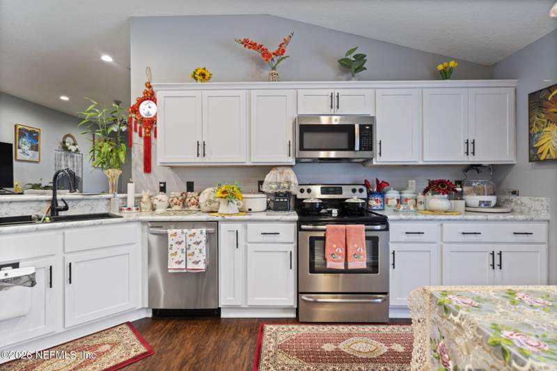 4 bedroom Single Family Residence at 7705 Vandalay Drive, Westland Oaks, Jacksonville — photo 4