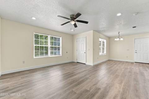 7952 Siskin Avenue, Jacksonville FL - photo 6 of 32