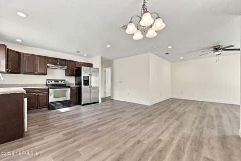 7952 Siskin Avenue, Jacksonville FL - photo 9 of 32