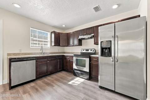 7952 Siskin Avenue, Jacksonville FL - photo 10 of 32