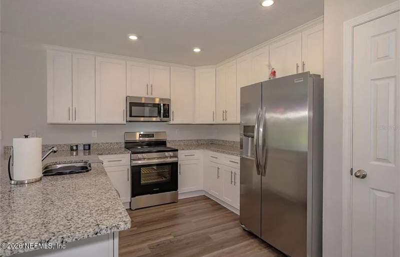 3 bedroom Single Family Residence at 805 Turtle Creek Drive, Turtle Creek Village, Jacksonville — photo 3