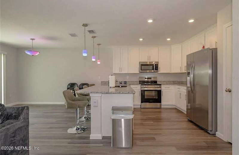 3 bedroom Single Family Residence at 805 Turtle Creek Drive, Turtle Creek Village, Jacksonville — photo 4