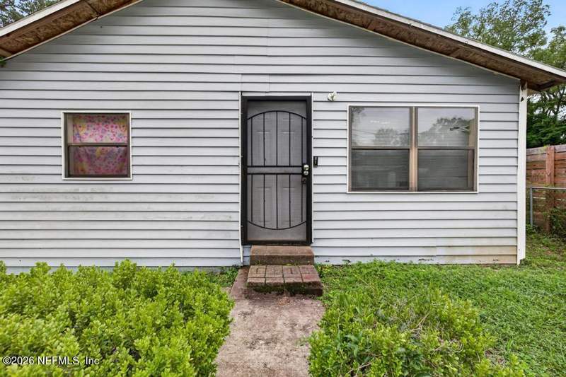 3 bedroom Single Family Residence at 2054 Thomas Court, Metes & Bounds, Jacksonville — photo 3