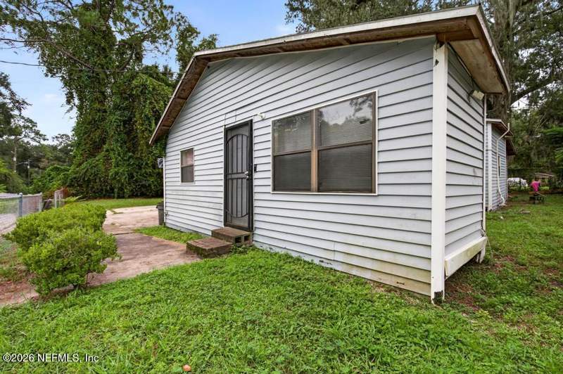 3 bedroom Single Family Residence at 2054 Thomas Court, Metes & Bounds, Jacksonville — photo 4