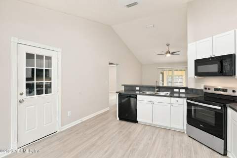 6676 Southern Oaks Drive, Jacksonville FL - photo 12 of 31
