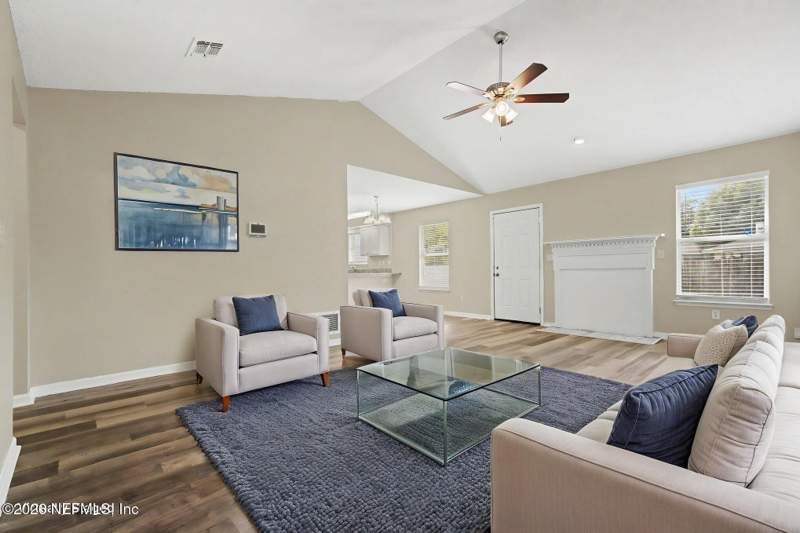 3 bedroom Single Family Residence at 8468 Pikes Peak Drive, Collins Ridge, Jacksonville — photo 2