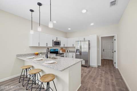4573 Attleboro Street, Jacksonville FL - photo 11 of 34