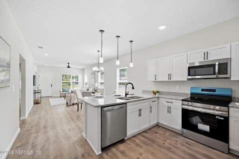 4573 Attleboro Street, Jacksonville FL - photo 9 of 34
