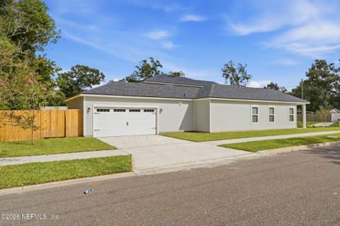 4573 Attleboro Street, Jacksonville FL - photo 6 of 34