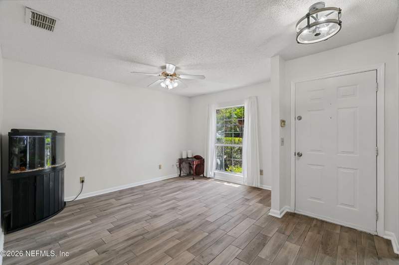 4 bedroom Single Family Residence at 8078 Macnaughton Drive, Highland Lakes, Jacksonville — photo 4