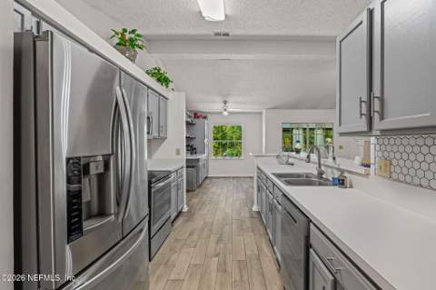 8078 Macnaughton Drive, Jacksonville FL - photo 7 of 47
