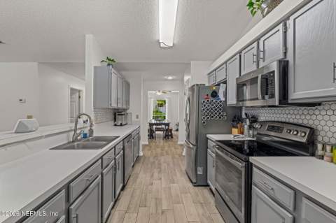 8078 Macnaughton Drive, Jacksonville FL - photo 9 of 47