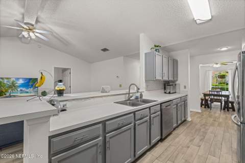 8078 Macnaughton Drive, Jacksonville FL - photo 10 of 47