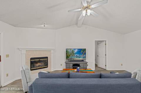 8078 Macnaughton Drive, Jacksonville FL - photo 16 of 47
