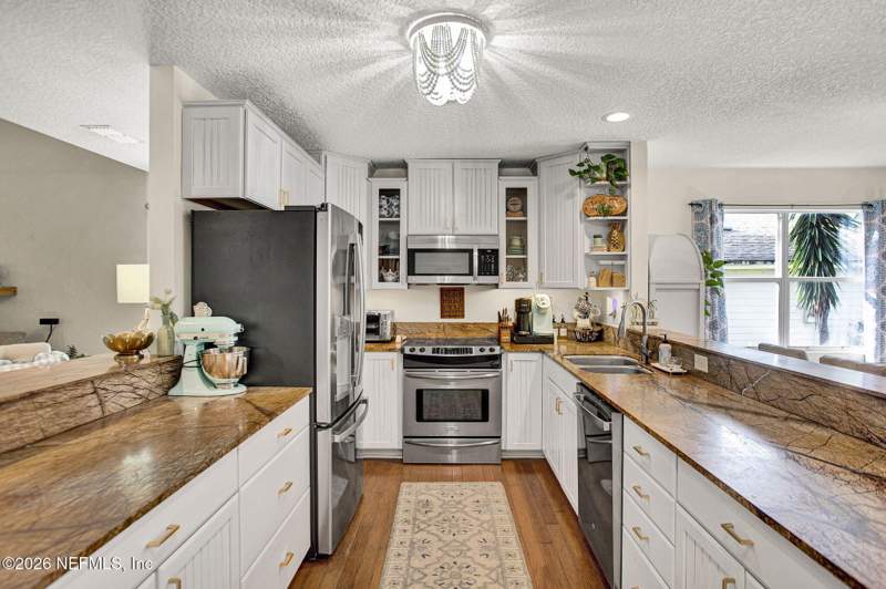 4 bedroom Single Family Residence at 1091 13th Street, Jacksonville Beach, Jacksonville Beach — photo 5