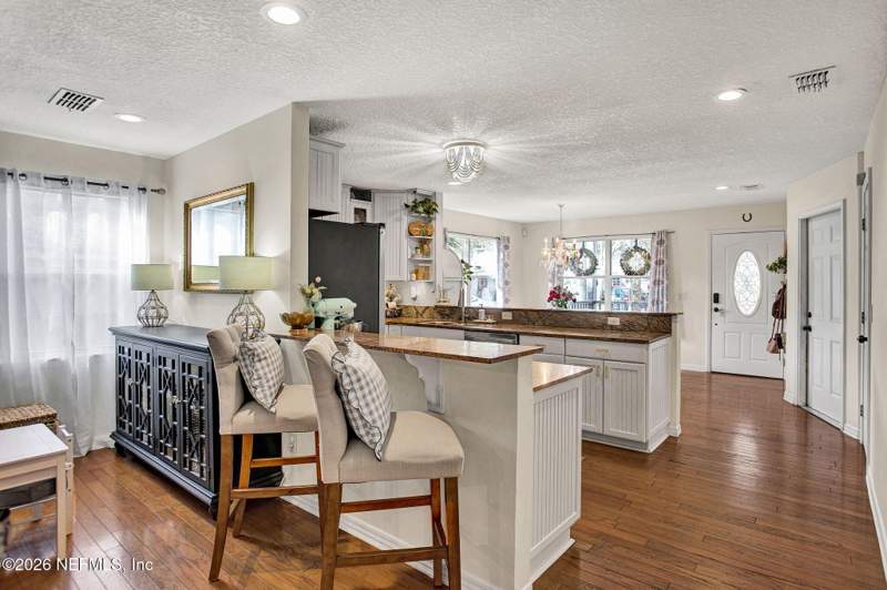 4 bedroom Single Family Residence at 1091 13th Street, Jacksonville Beach, Jacksonville Beach — photo 3
