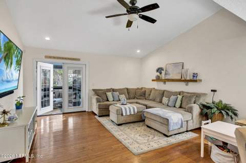 1091 13th Street, Jacksonville Beach FL - photo 8 of 23