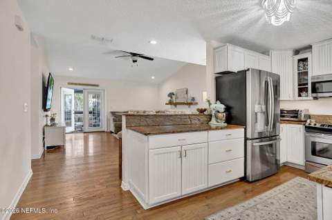 1091 13th Street, Jacksonville Beach FL - photo 6 of 23