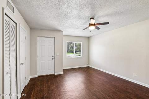 4979 Tan Street, Jacksonville FL - photo 9 of 41
