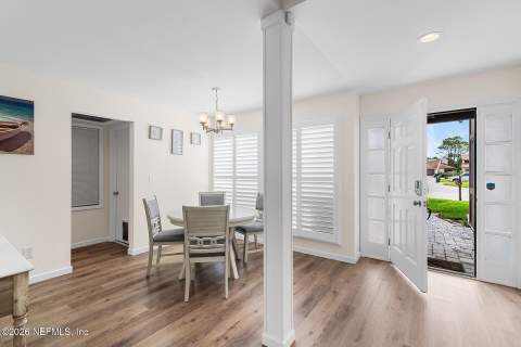 7842 Linkside Drive, Jacksonville FL - photo 6 of 25