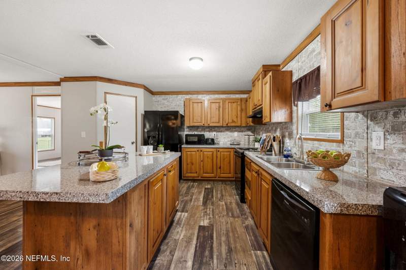 4 bedroom Mobile Home at 3448 Driver Lane, Middleburg, Middleburg — photo 4