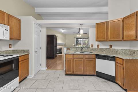 12490 Windy Willows Drive, Jacksonville FL - photo 22 of 59