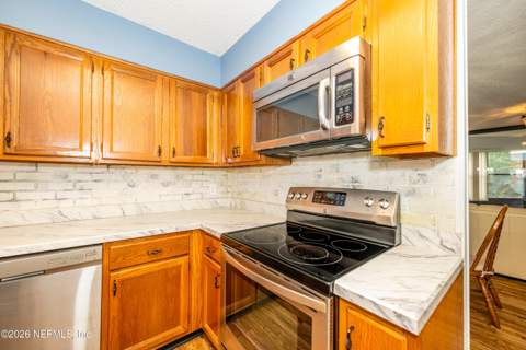 1071 Edgewood Avenue #302, Jacksonville FL - photo 15 of 26