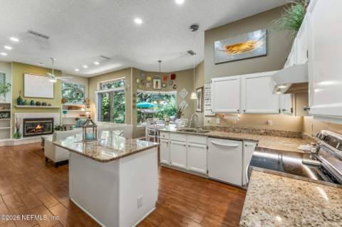 8982 Hunt Valley Drive, Jacksonville FL - photo 16 of 53