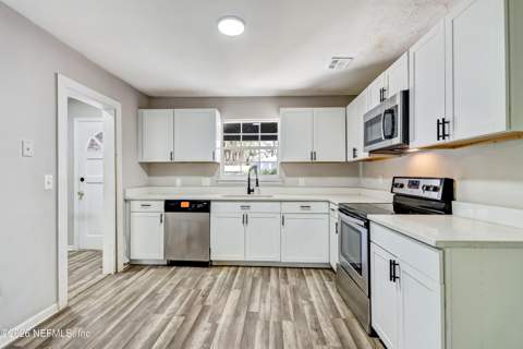 2824 Woodland Drive, Orange Park FL - photo 7 of 41