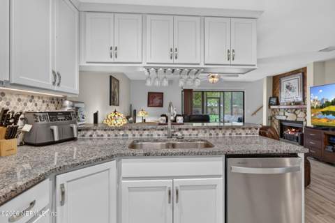 1105 Romaine Circle, Jacksonville FL - photo 12 of 39