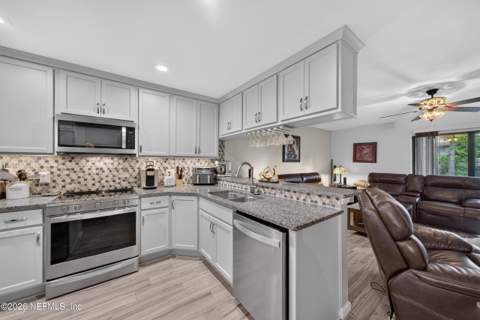 1105 Romaine Circle, Jacksonville FL - photo 10 of 39