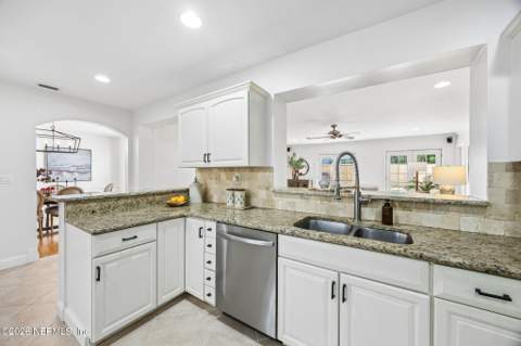 4260 Great Oaks Lane, Jacksonville FL - photo 15 of 62