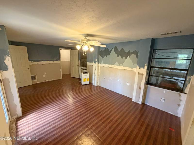 4 bedroom Single Family Residence at 18152 SW 111th Street, Santa Fe Acres, Brooker — photo 5