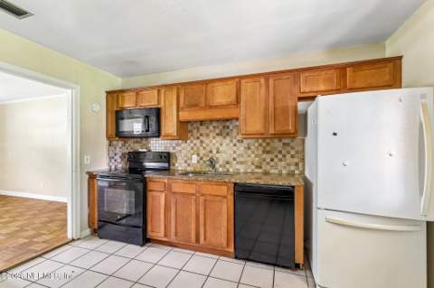 4912 Bridgewater Circle, Jacksonville FL - photo 9 of 22