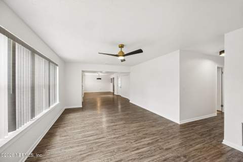 8124 Sierra Madre Drive, Jacksonville FL - photo 9 of 33