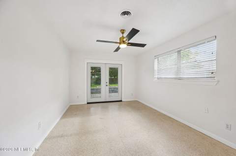 8124 Sierra Madre Drive, Jacksonville FL - photo 14 of 33