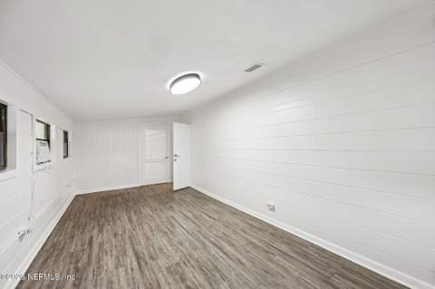 8124 Sierra Madre Drive, Jacksonville FL - photo 24 of 33