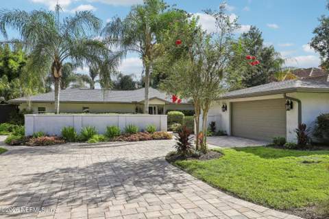 4537 Ortega Farms Circle, Jacksonville FL - photo 10 of 92