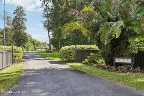 4537 Ortega Farms Circle, Jacksonville FL - photo 11 of 92