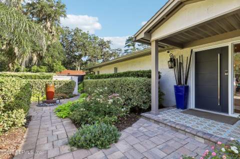 4537 Ortega Farms Circle, Jacksonville FL - photo 18 of 92
