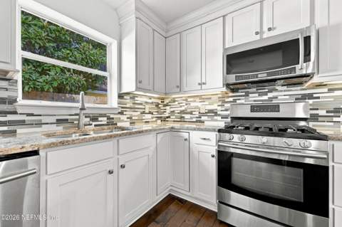 11320 Hendon Drive, Jacksonville FL - photo 11 of 39