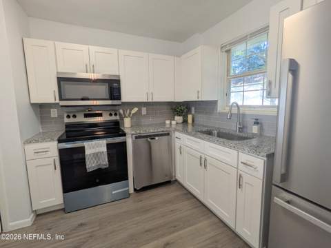 5725 Hillman Drive, Jacksonville FL - photo 7 of 20