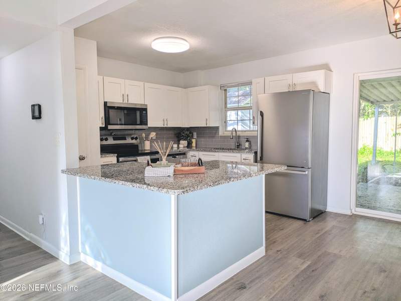 3 bedroom Single Family Residence at 5725 Hillman Drive, Oak Hill, Jacksonville — photo 5