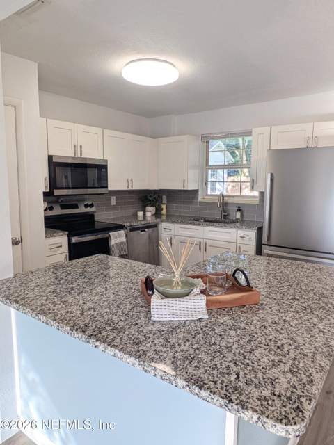 5725 Hillman Drive, Jacksonville FL - photo 6 of 20