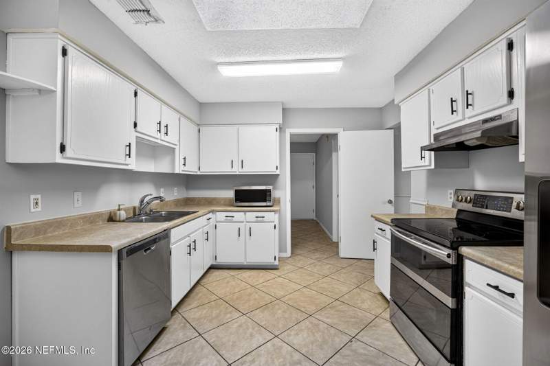 4 bedroom Single Family Residence at 2084 Tickford Street, Orange Park South, Middleburg — photo 4